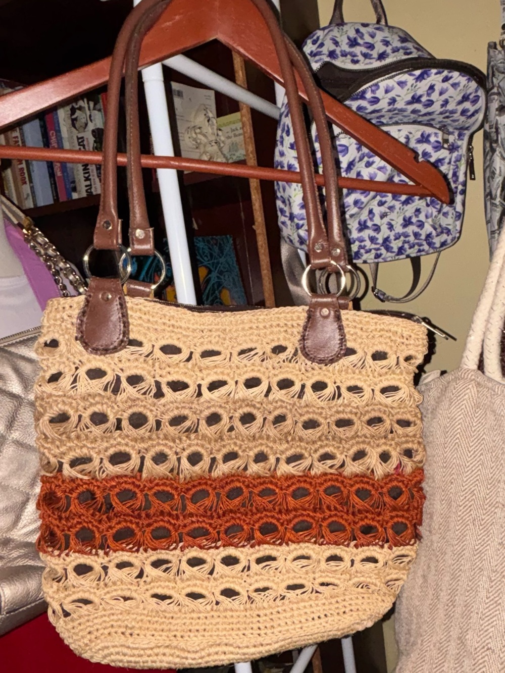 Handwoven straw jute tote
fabric Lined tote bag
Rolled Leather Handles